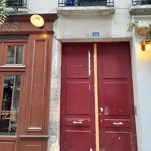 Cosy 2 Pièces Typiquement Parisien à Notre-dame Appartamento