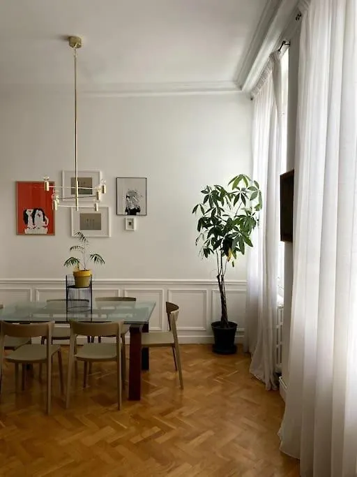 Stunning Family Flat At The Very Heart Of Parigi